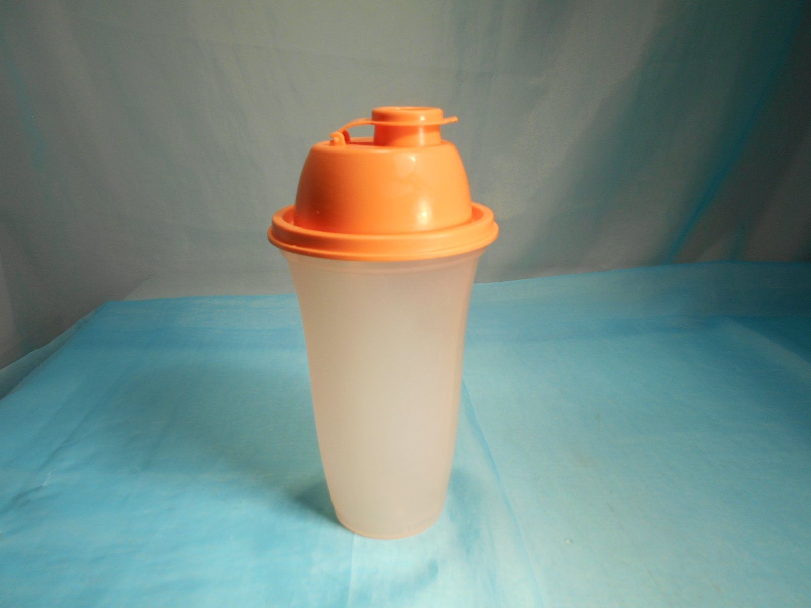 Tupperware Contenitori & Simili: Tupperware Quick Shake bis 5dl Skala – Usato da Bellach venduto da JingleCherry