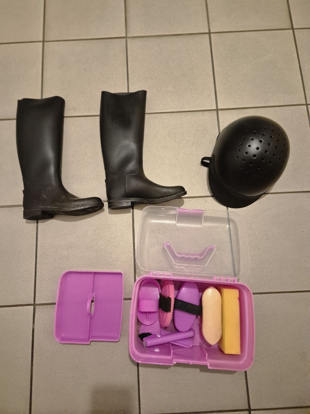 Scarpe per cavalli: Équipement d'équitation – Usato da Granges-Paccot venduto da smo_dp89