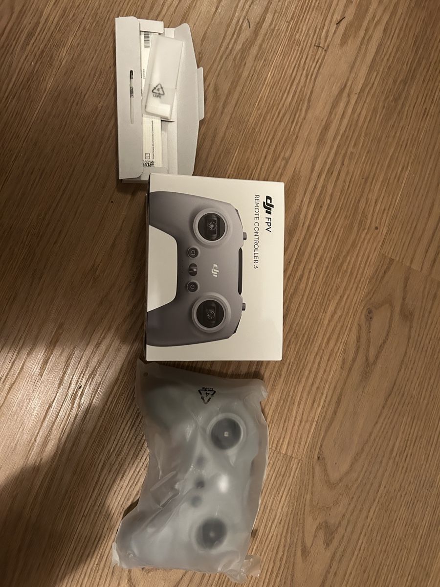 Télécommandes: Dji remote controller 3 neu – Neuf avec emballage d'origine à Erlenbach ZH par Emeylan 2