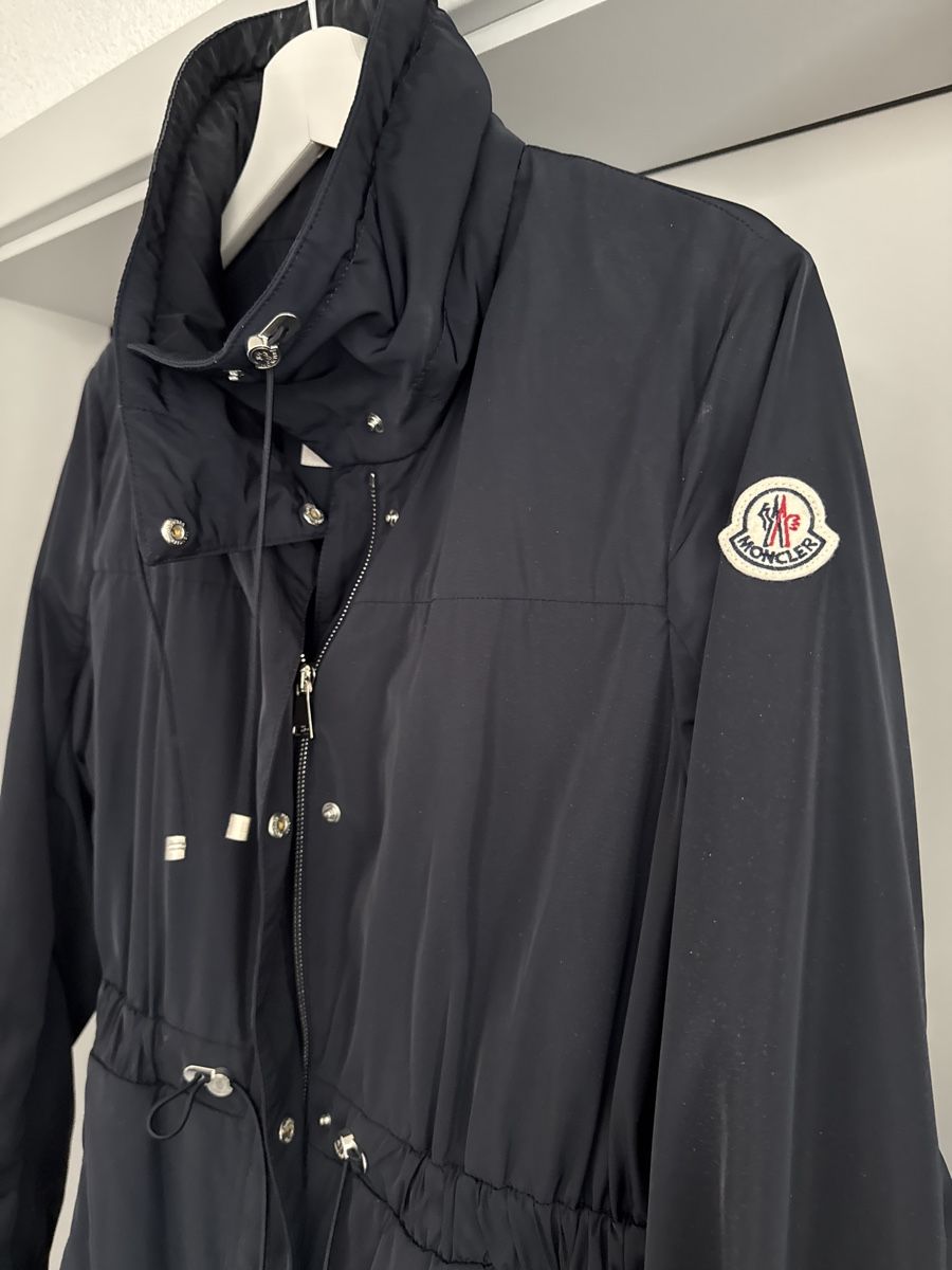 Moncler Giacche: Moncler leichte Damenjacke – Usato da Ulisbach venduto da Schoggikugel 2