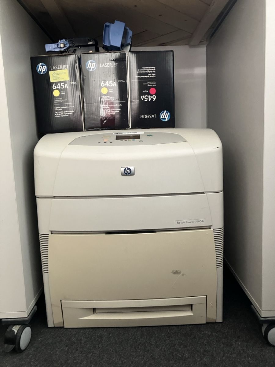 Hewlett Packard Stampanti: HP Color LaserJet 5550dt – Usato da Zürich venduto da 2fresh4u