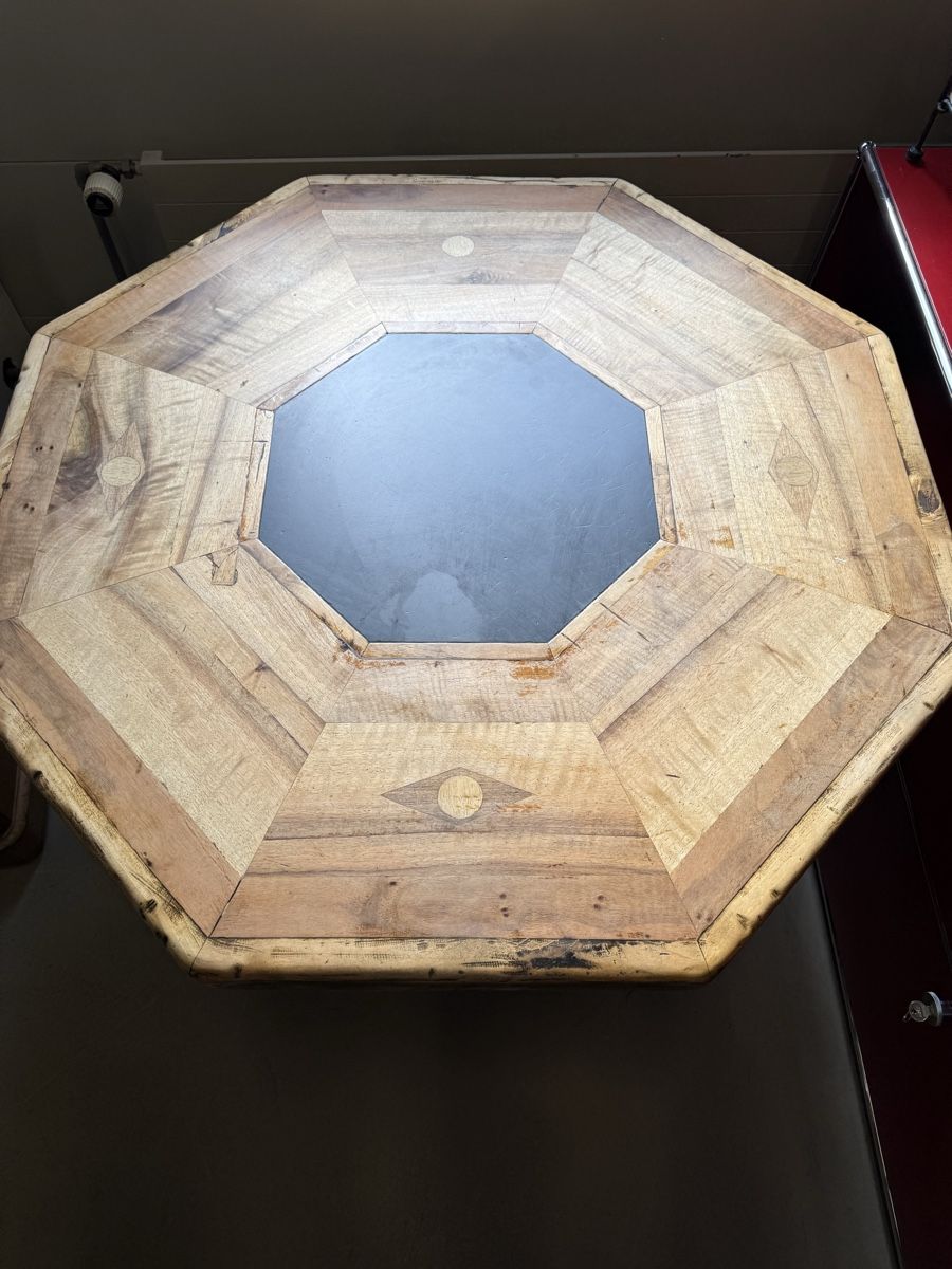 Tavoli: Antiker Tisch, massiv Holz, achteckig, – Usato da Strengelbach venduto da RaenAntikDesign 1