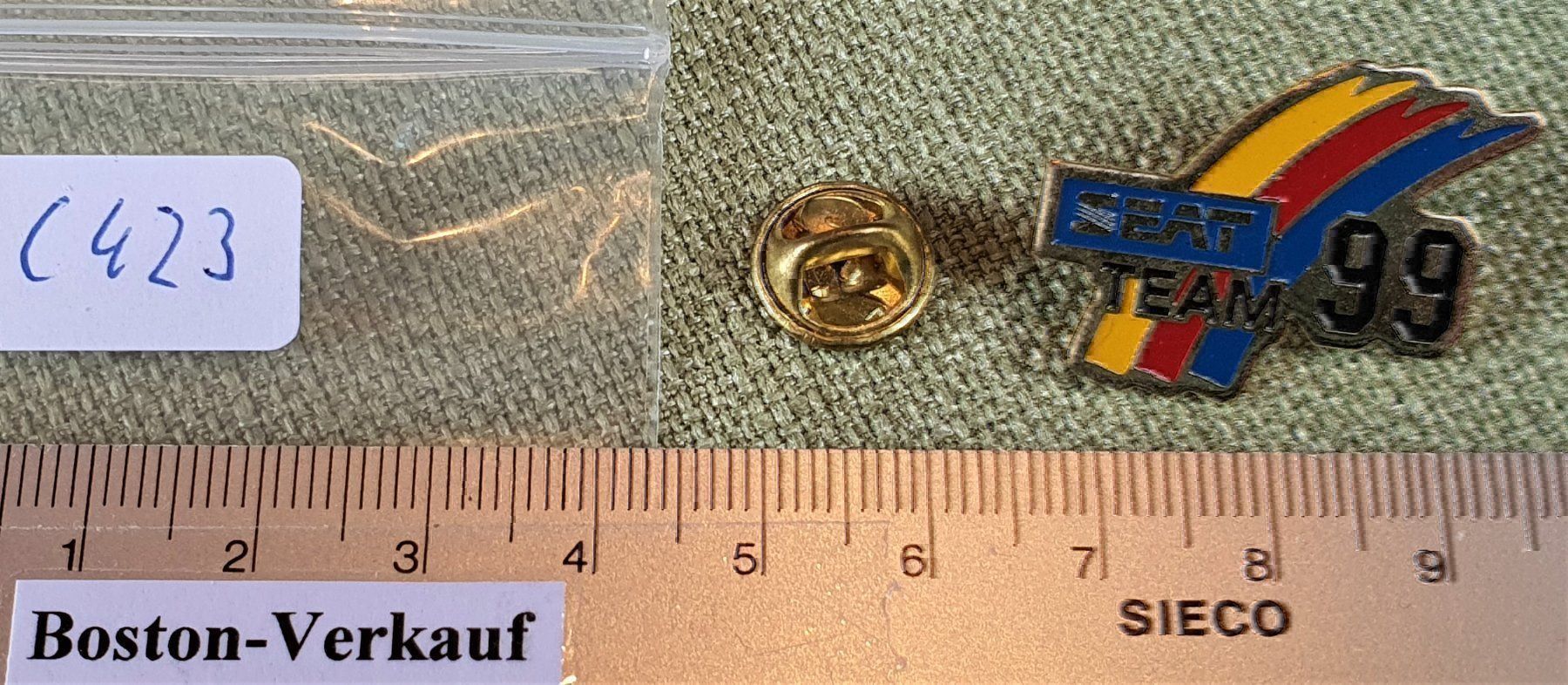 Plaketten & Abzeichen: C423 - Pin Seat Team 99 Schweiz – Gebraucht aus Reinach BL von Boston-Verkauf 2