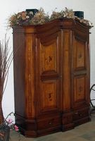 Antiker Schrank
