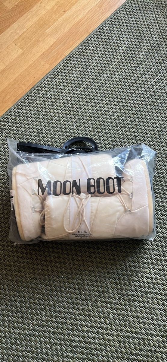 Scarpe da donna: Moonboots in Gr 38 – Usato da Basel venduto da flo_9xsv