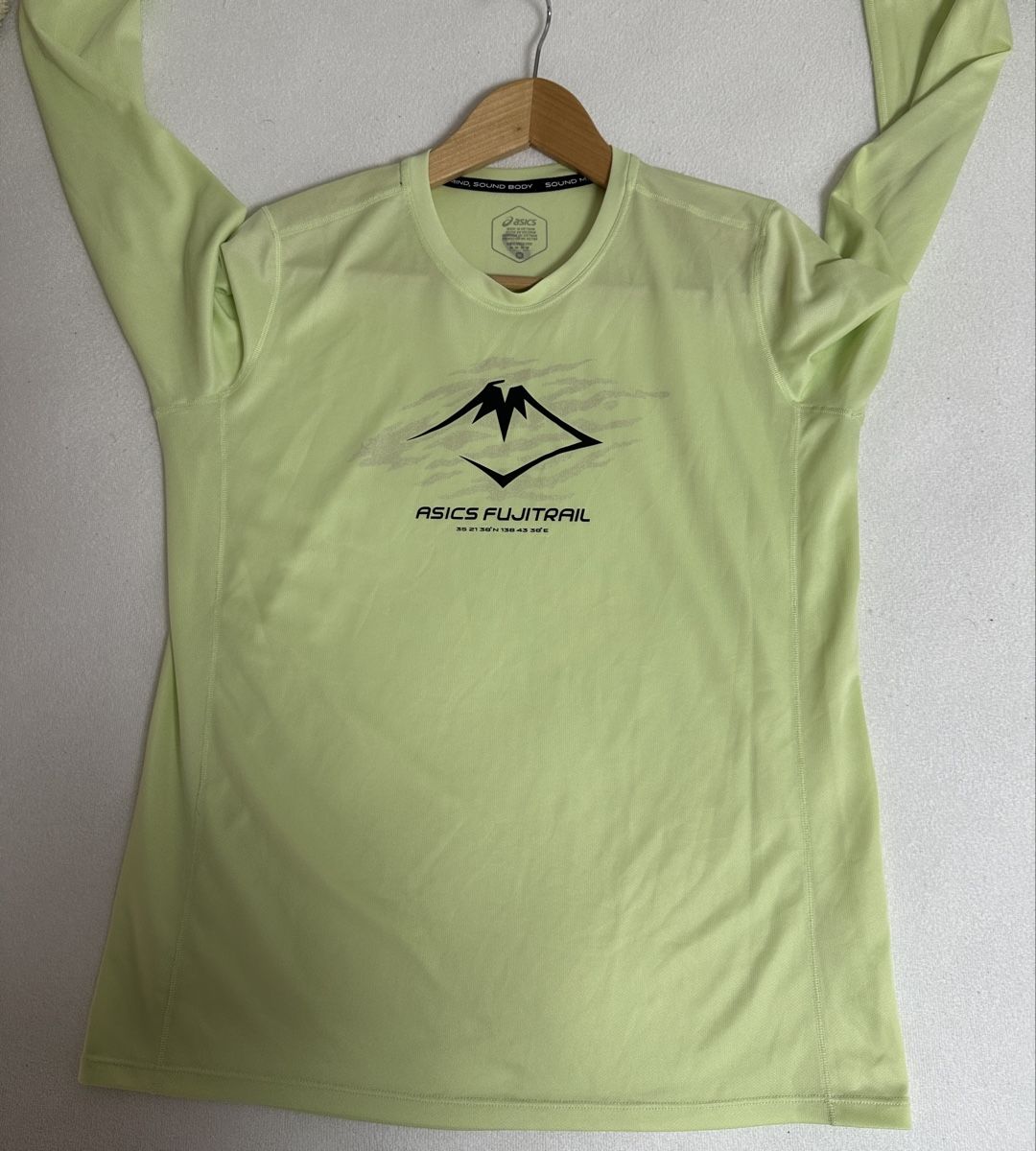 Asics Lotti di vestiti: Asics sport set kurze Hose und tshirt – Usato da Maienfeld venduto da tobeyl2020 5