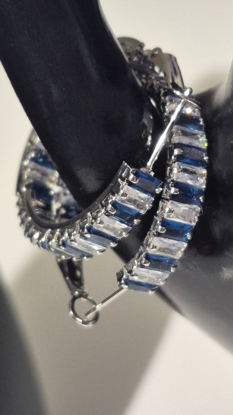 Boucles d'oreille: Orecchini a cerchio con zirconi blu e bianchi argento – Neuf (Voir description) à Giubiasco par Stefaniav 4