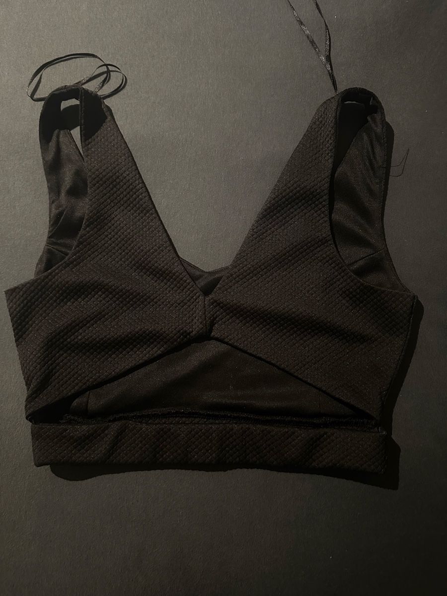 Stradivarius Top: Schwarzer Crop-Top gestrickt – Nuovo (secondo la descrizione) da Kölliken venduto da mar_8jjj 1