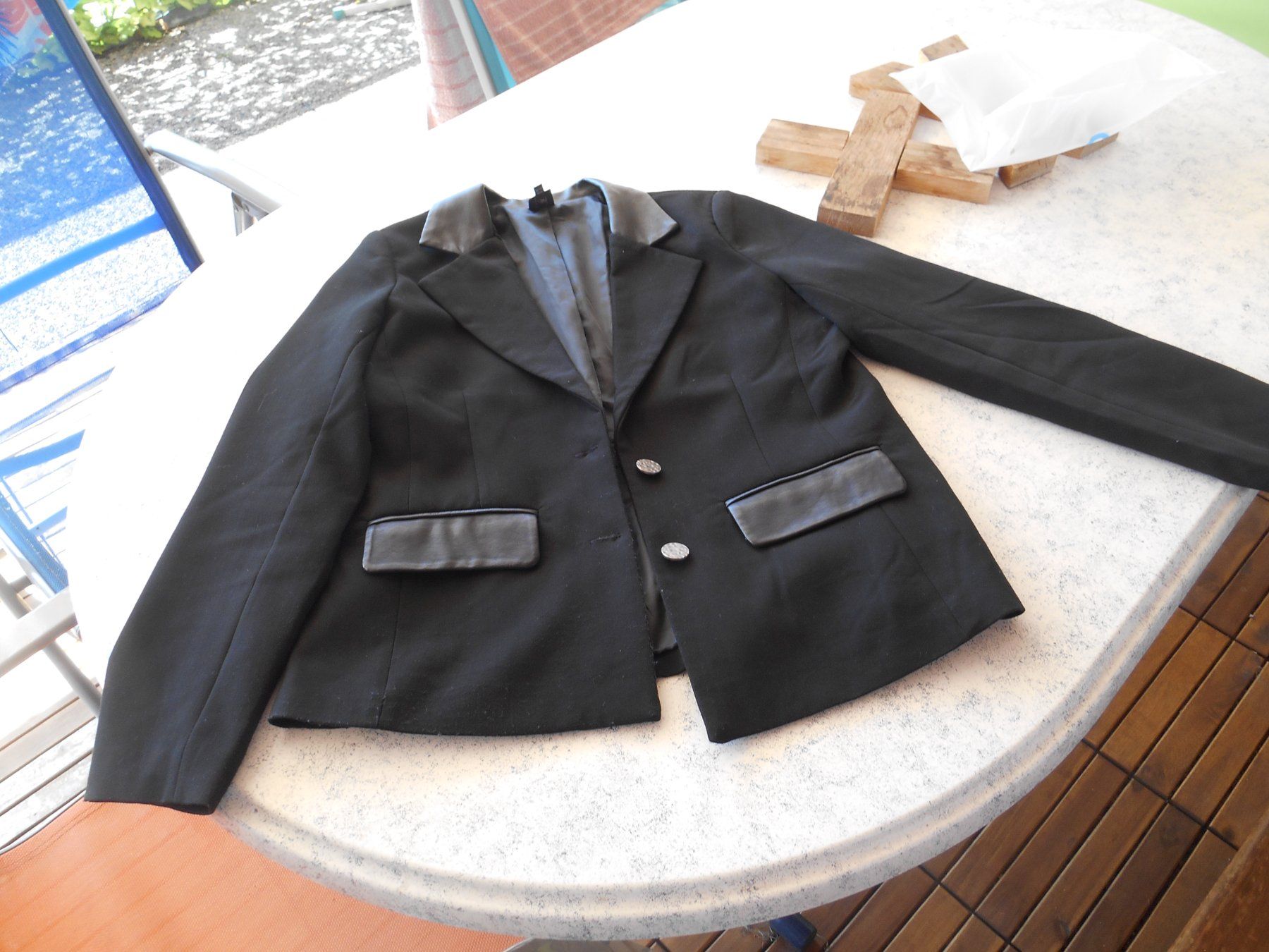 Jacken: Blazer noir – Gebraucht aus La Sarraz von Mbeatles