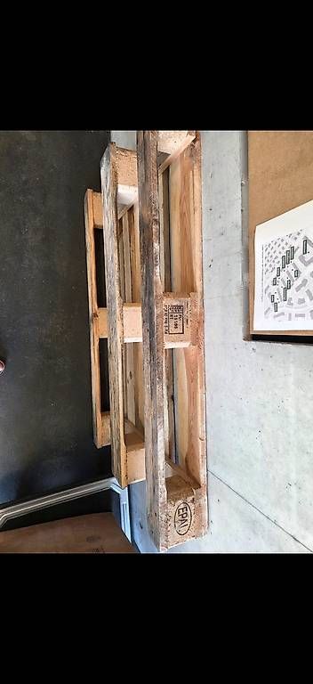 Paletten: Pallet – Gebraucht aus Zürich von Lukasz