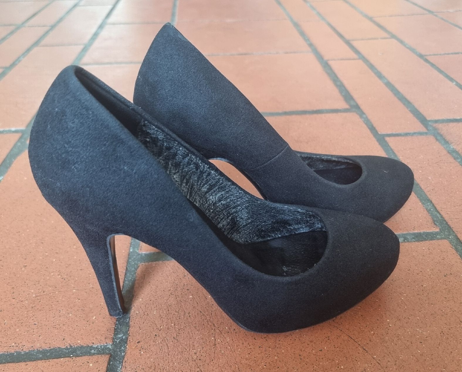 Damenschuhe: Pumps schwarz Sergio Todzi Grösse 39 Wildlederoptik – Gebraucht aus Rifferswil von sandra0010 7