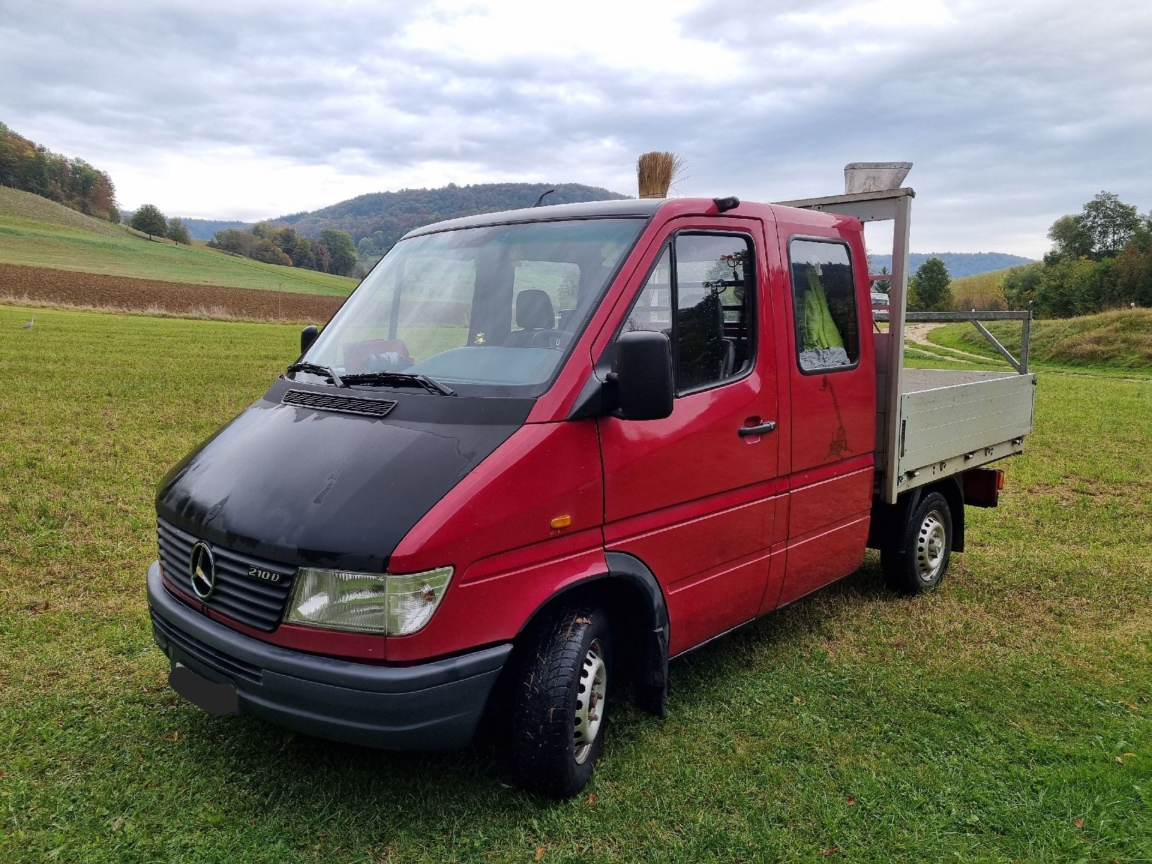 Mercedes-Benz Nutzfahrzeuge: Mercedes Benz 210 D – Gebraucht aus Ormalingen von