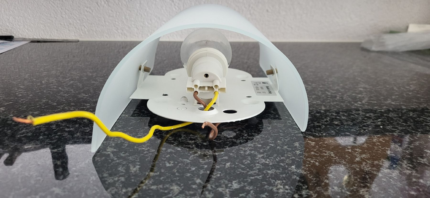 Lampade: Wandleuchte mit geschwungenem Glas – Usato da Hergiswil NW venduto da FuellCell 1
