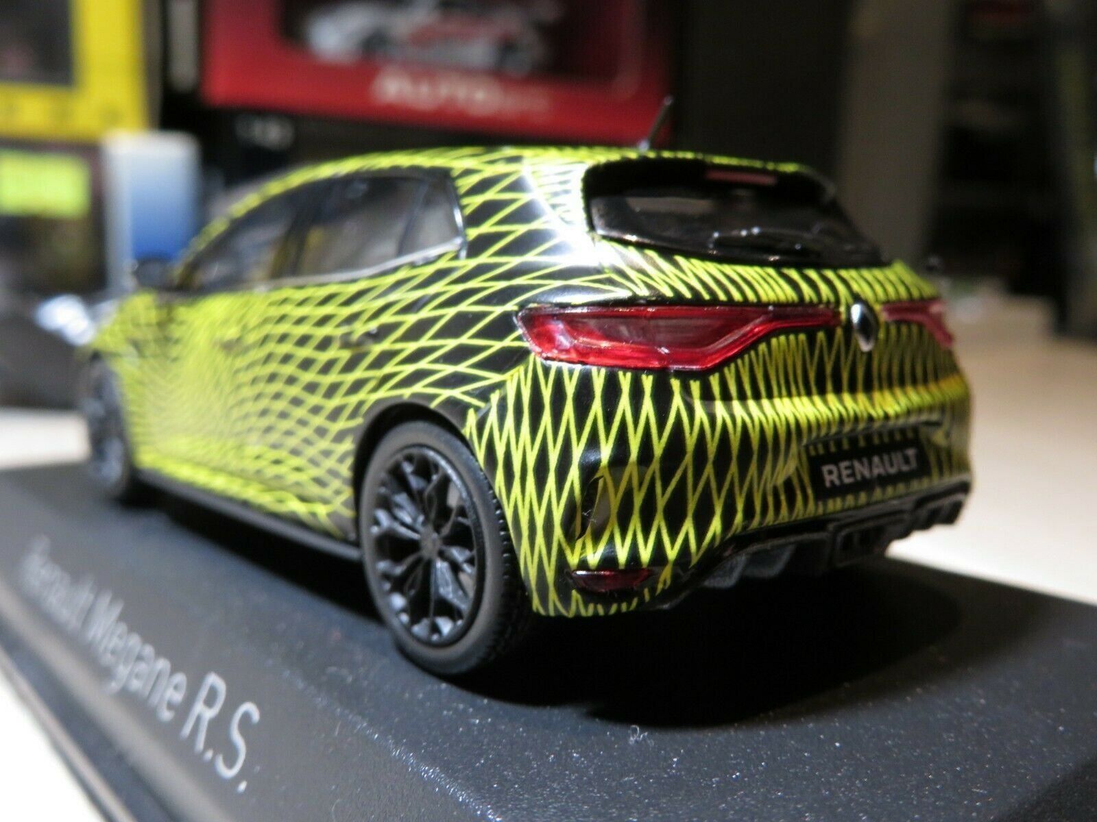 Renault Modellini d'auto: Renault Megane IV R.S. Test Version GP Monaco 2017 gelb- – Nuovo e nell'imballaggio originale da Gerlafingen venduto da espero88 6