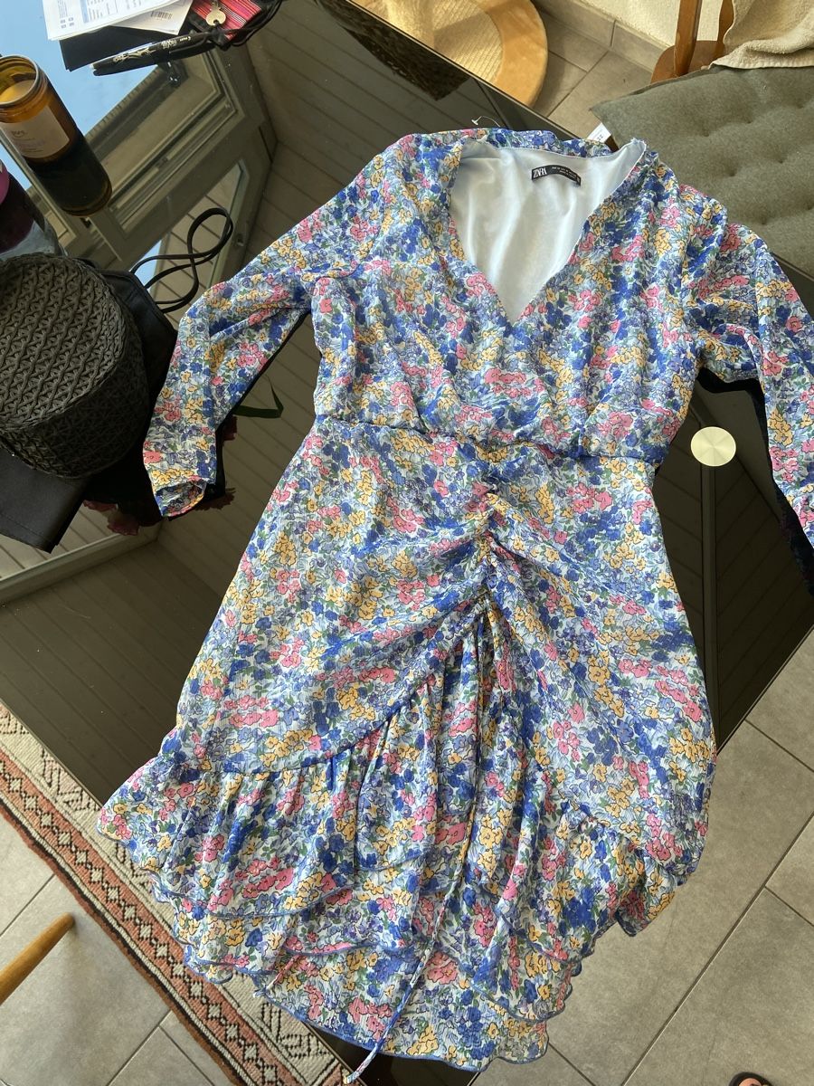 Zara Vestiti: Zara floral mini dress, size M – Usato da Arni AG venduto da LunaMeadow