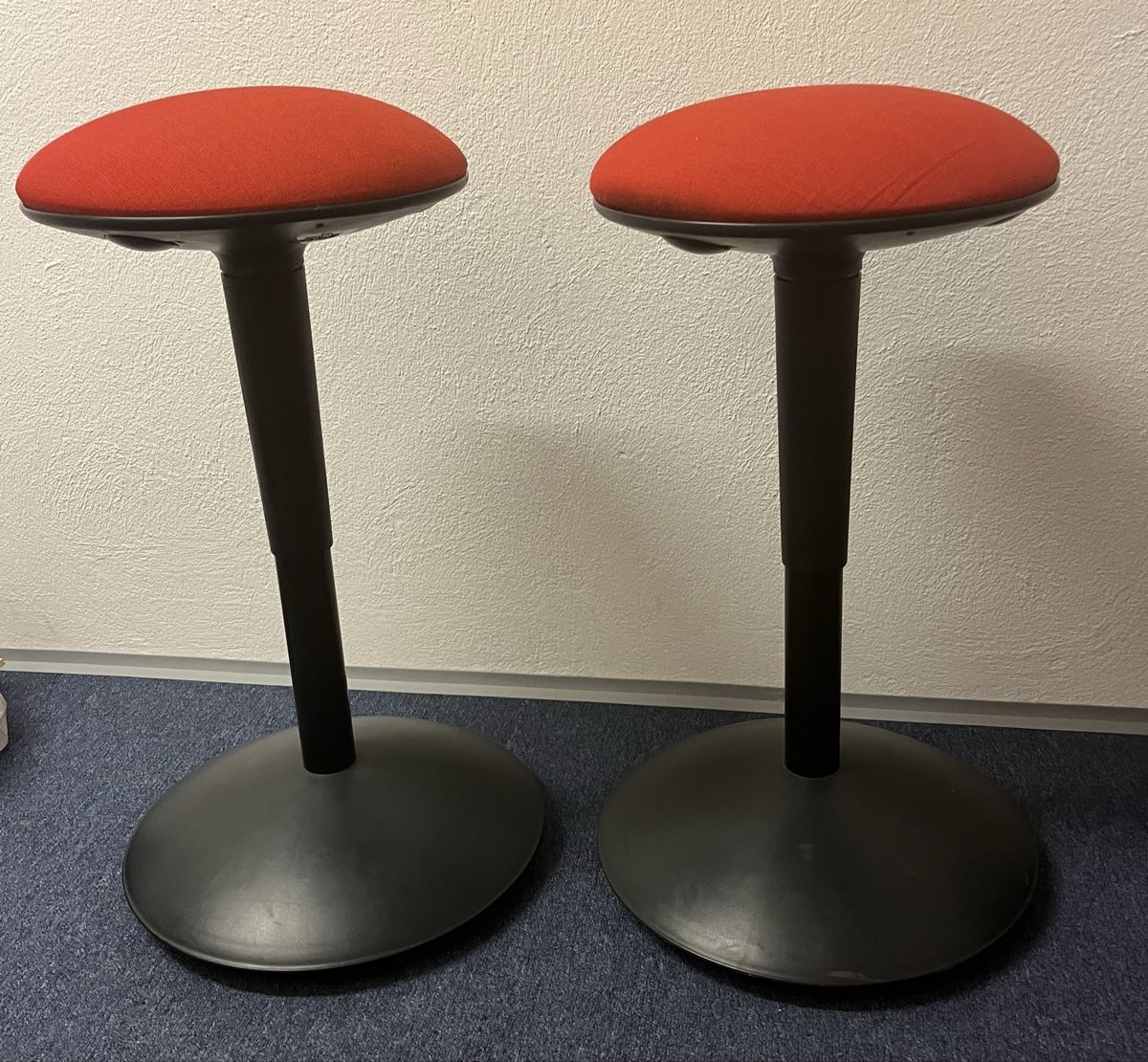 Ikea Sgabelli: Zwei IKEA NILSERIK - Hocker verstellbar – Usato da Greifensee venduto da Steini777 1