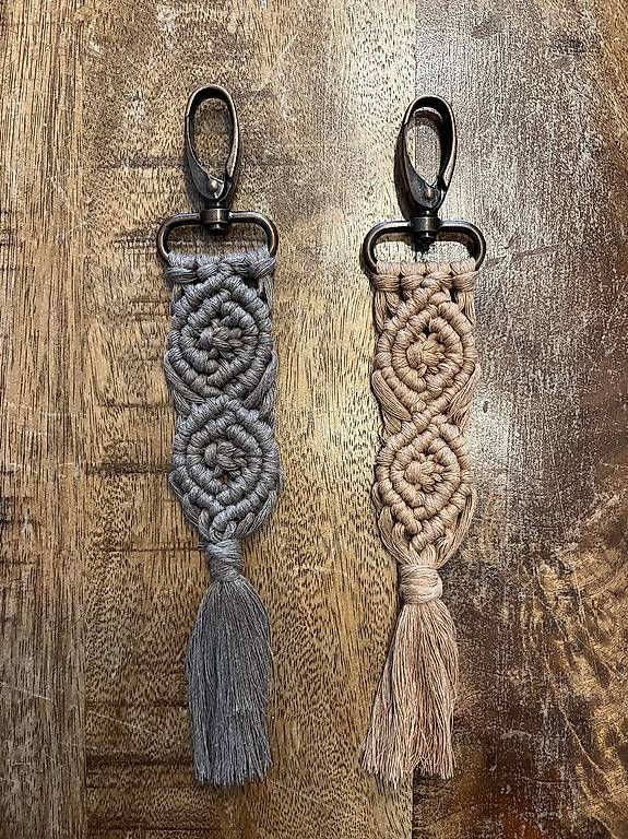 Schlüsselanhänger & - bänder: Porte-clés en macramé, à choix taupe ou mocca – Neu (gemäss Beschreibung) aus Renens VD von ele_dkq8