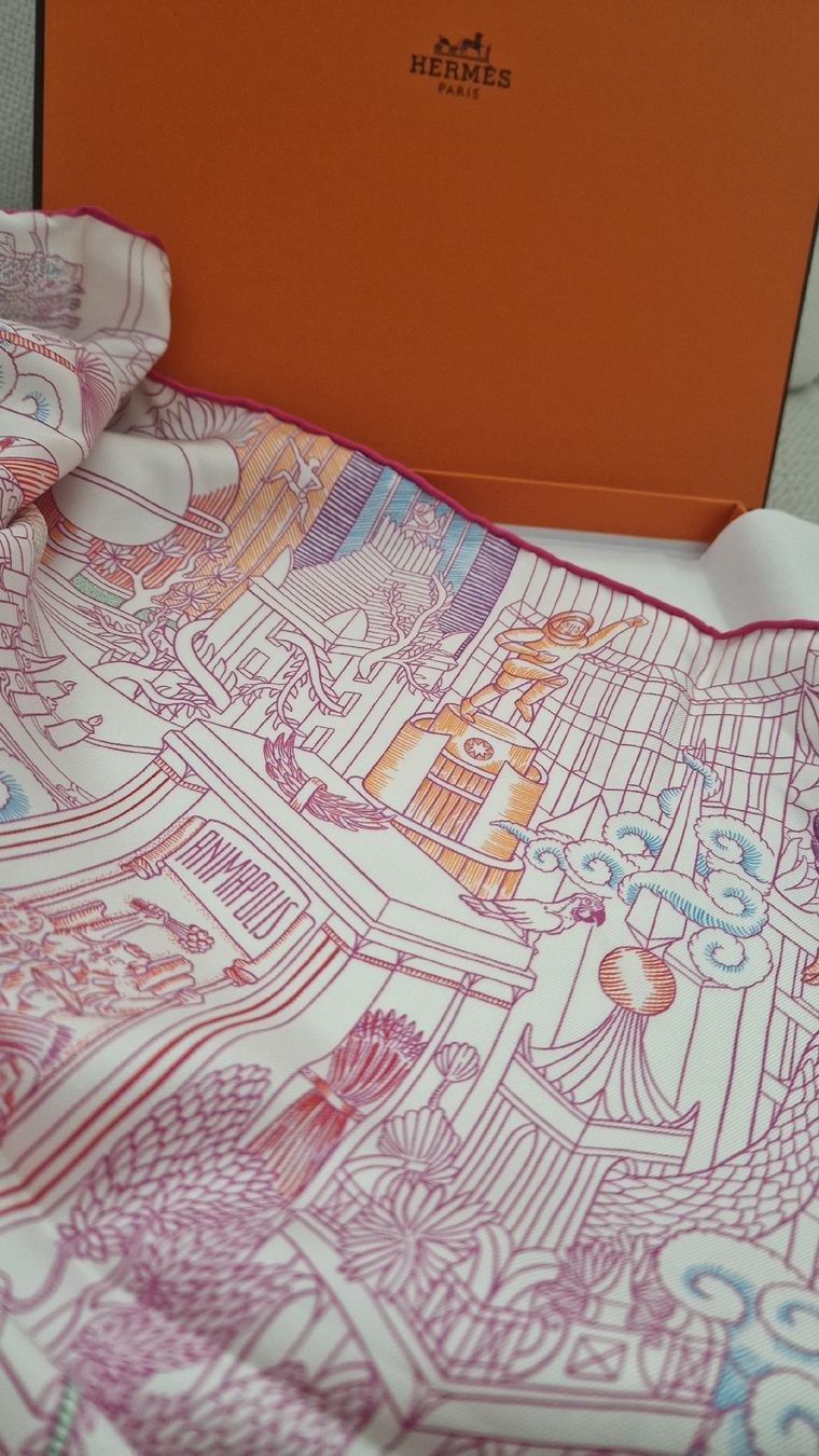 Hermès Foulards & écharpes: Foulard Hermes – Neuf (Voir description) à Collombey par Preloveditems 3