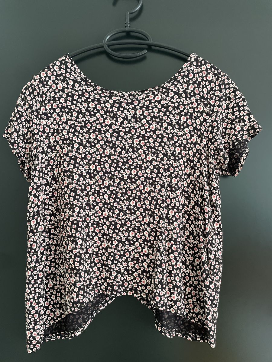 C&A Camicette, T-shirt & Top: Blusentop schwarz Blumenmuster Gr. 146/152 – Usato da St. Niklausen LU venduto da car_2562