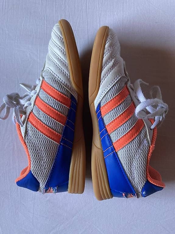Schuhe für Jungen: Hallenschuhe Adidas 31.5 – Gebraucht aus Haldenstein von meladin 2