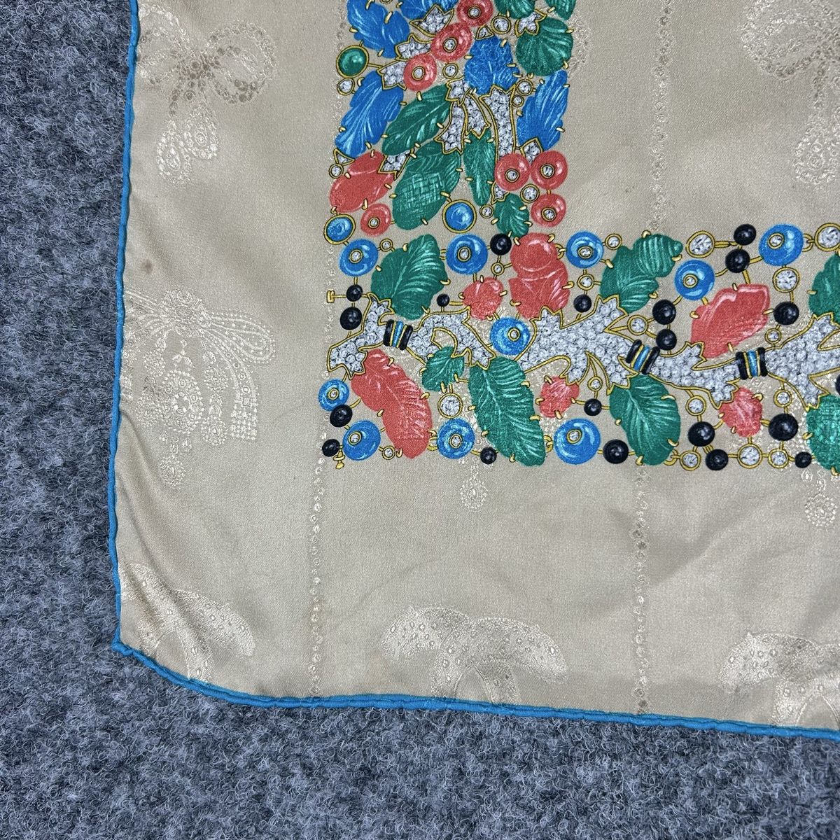 Cartier Foulard & Sciarpe: Must de Cartier scarf – Usato da La Sagne NE venduto da Matlasape 3