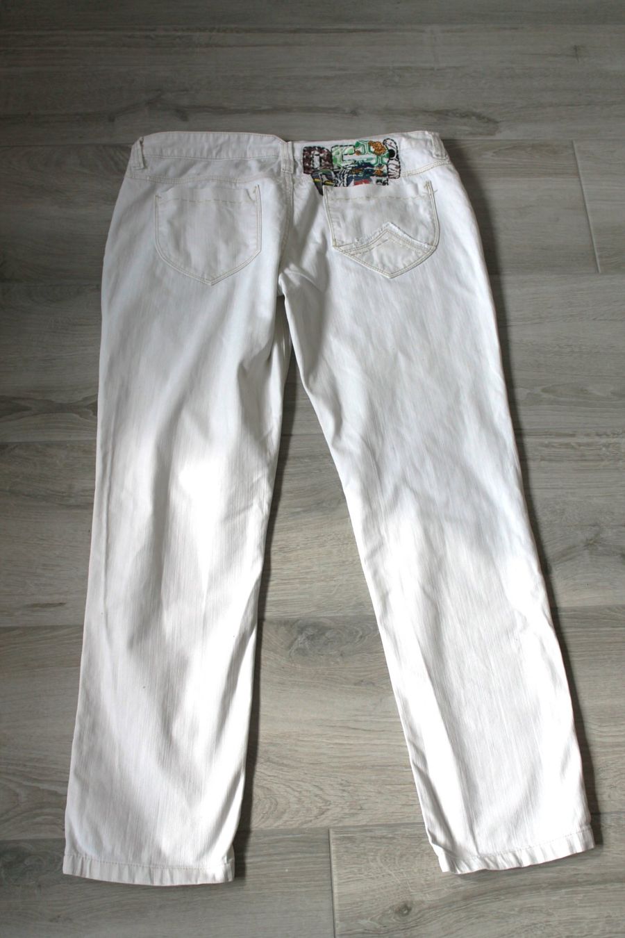 Desigual Pantaloni: Pantalon blanc DESIGUAL taille 44 – Usato da Chez-le-Bart venduto da jasse 2