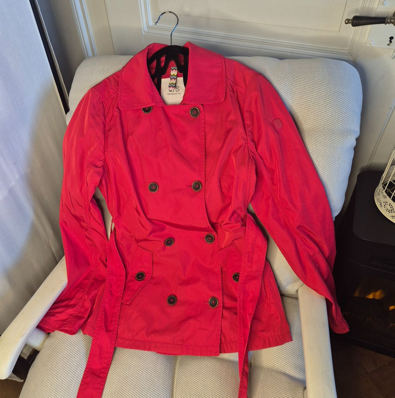 Cappotti: Roter Trenchcoat – Usato da Leissigen venduto da ali_k9v8 5