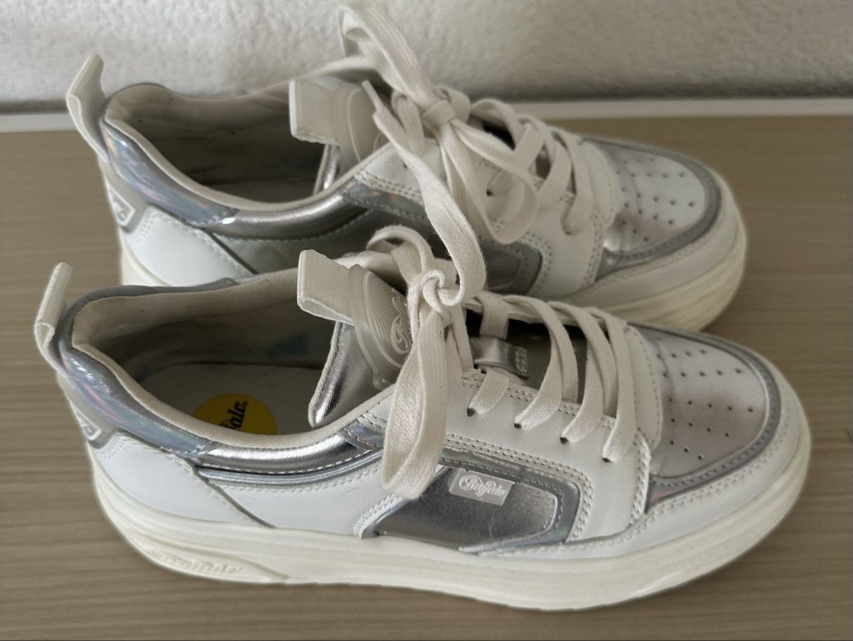 Buffalo Chaussures femmes: Buffalo Sneaker Gr. 37 – D'occasion à Mauensee par Braut-kleid