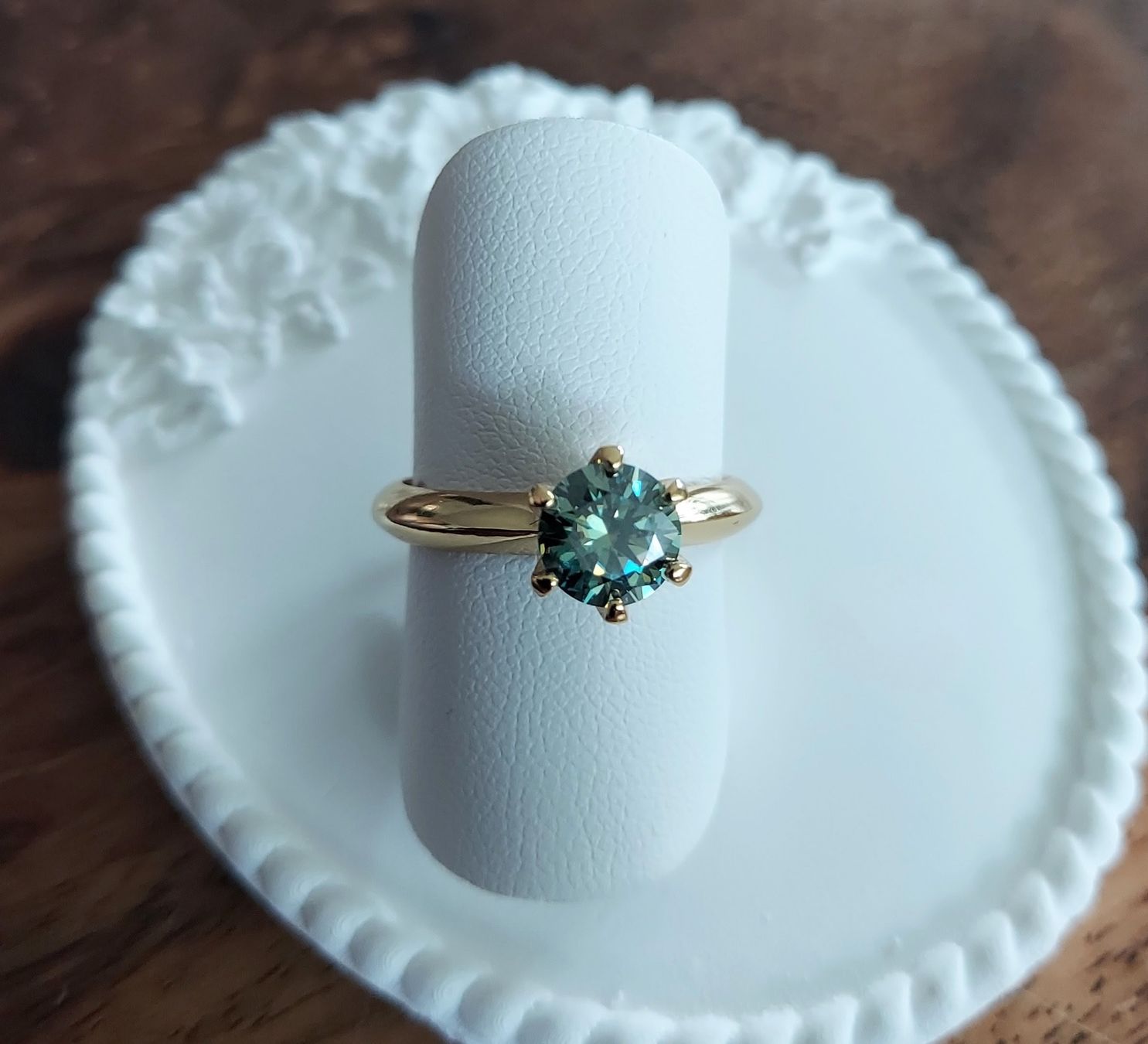 Bagues: Wunderschöner Solitär Ring, mit Moissanite – Neuf (Voir description) à Ettenhausen TG par CH2300 1
