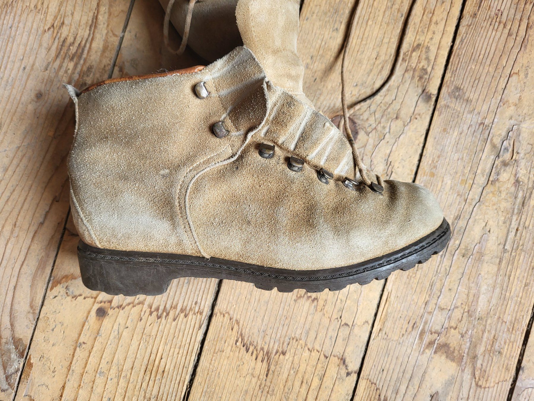 Scarpe da donna: Wanderschuhe – Usato da Flawil venduto da Uncristalized