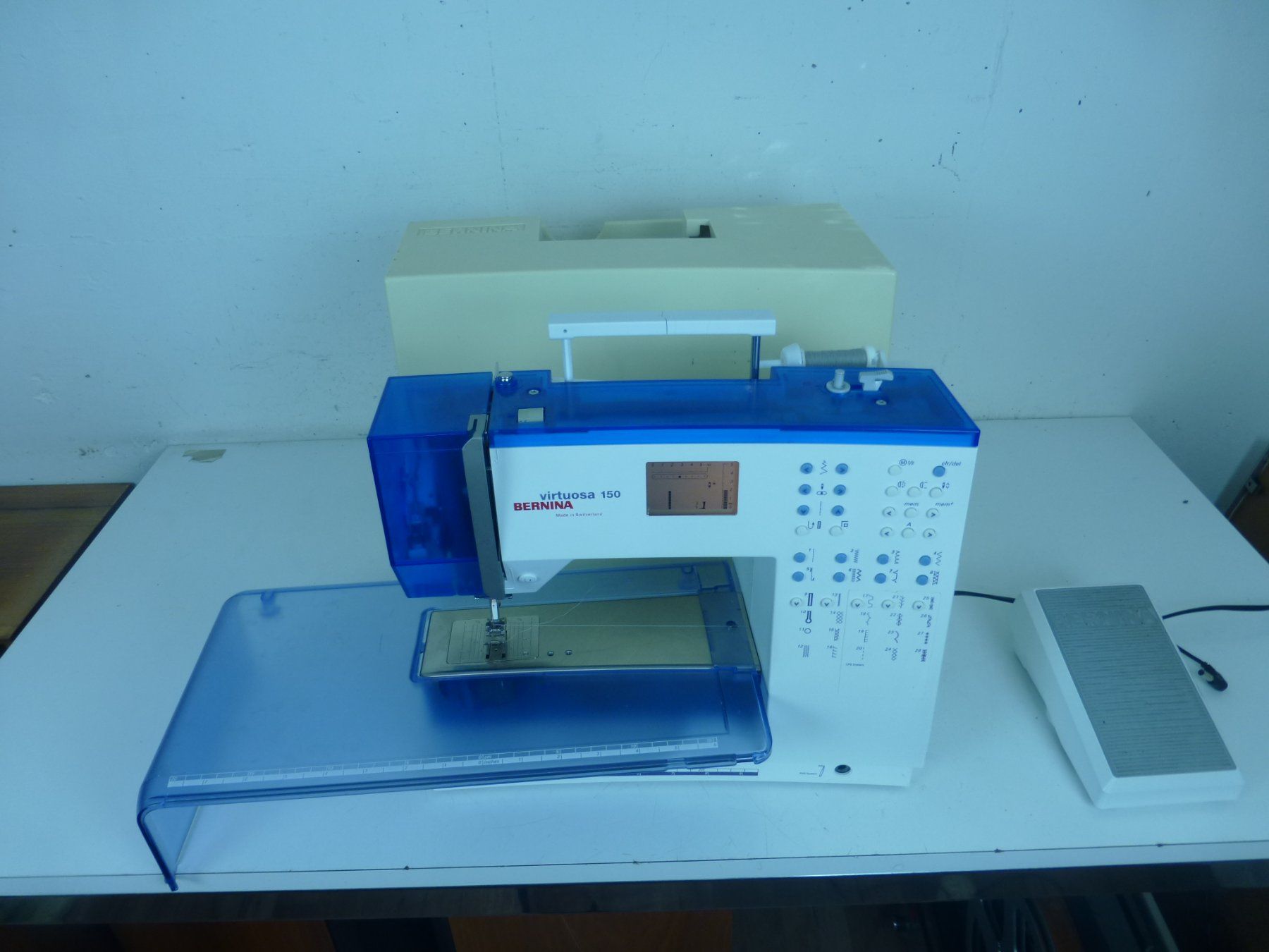 Bernina Macchine da cucire: BERNINA Virtuosa 150 mit Original Koffer – Usato da Fahrweid venduto da ekv