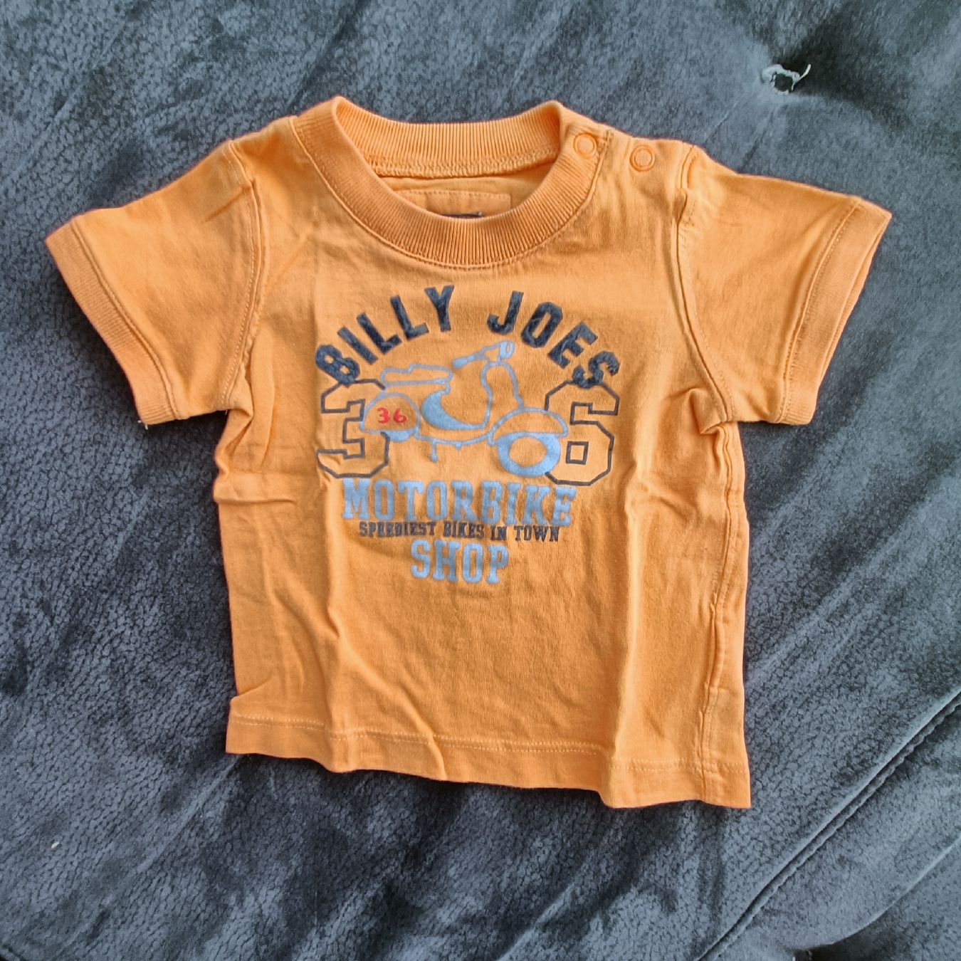 Hemden, T-Shirts & Polos: T-Shirt Grösse 68 – Gebraucht aus Jaberg von urig17.