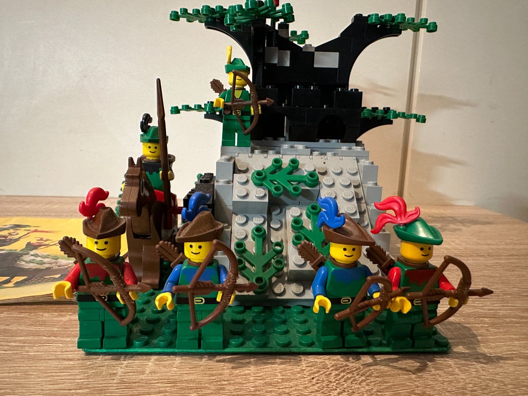Lego Kit di costruzioni: LEGO Ritter 6066 Camouflaged Outpost – Usato da Basel venduto da Don-Angel 7