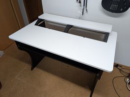 Musik-Studio Tischweiss mit Rack-Ausschnitt für Musik-Studio