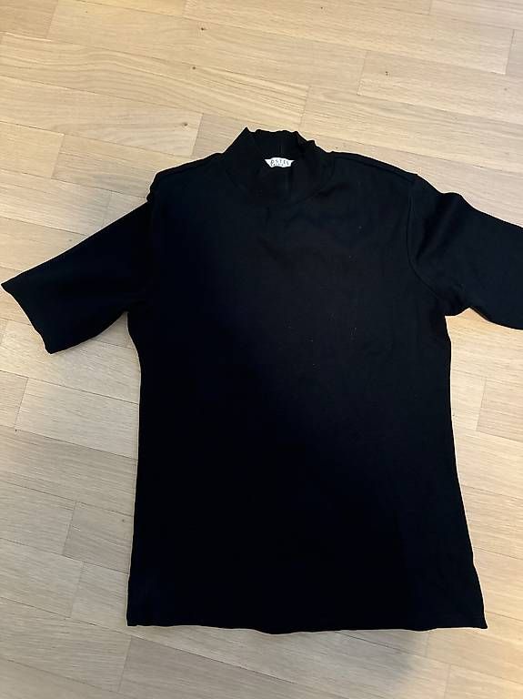 T-shirt: Tshirt Schwarz – Nuovo (secondo la descrizione) da Zürich venduto da nik_tw2j