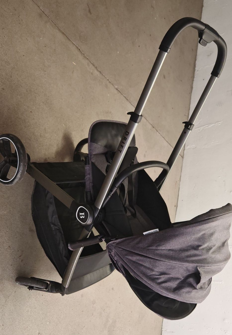 Kinderwagen: Kinderwagen Buggy "DRIFT" Marke  dunkelgrau gebraucht – Gebraucht aus Unterlunkhofen von foexel88