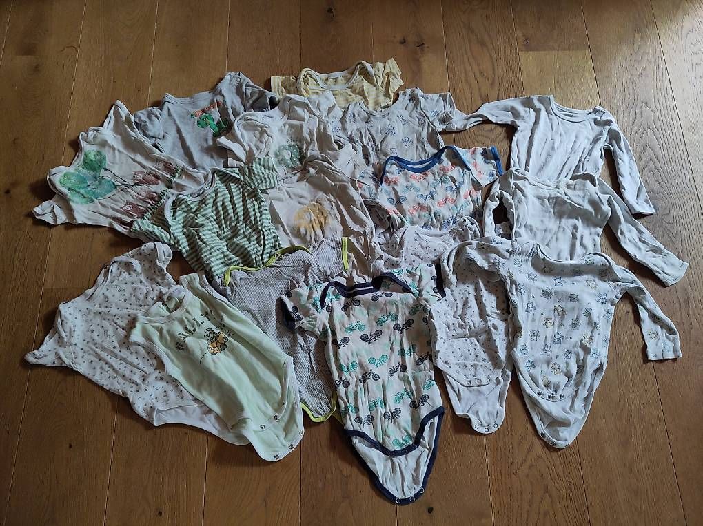 Lotti & Set di vestiti: Kleiderpaket Grösse 62 – Usato da Igis venduto da Ricema 1