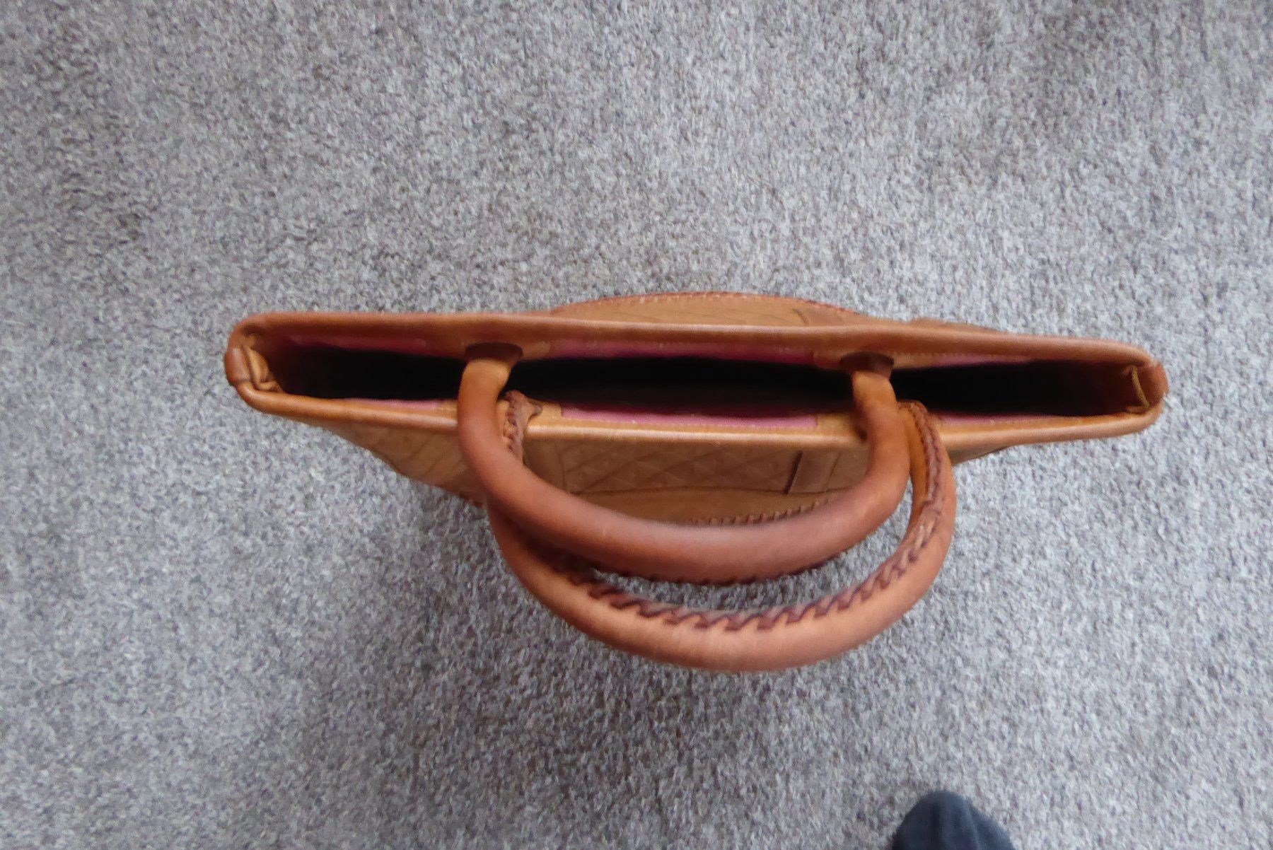 Taschen für Damen: Vintage Leder Handtasche – Gebraucht aus Sargans von Benziner 7