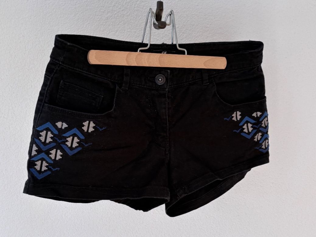 H&M Hosen: H&M Hotpants mit Azteken Muster, ca. Grösse S – Gebraucht aus Bern von Pepper21