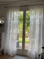 Helle, luftige Vorhänge mit Blumenmuster, Sommerfeeling!