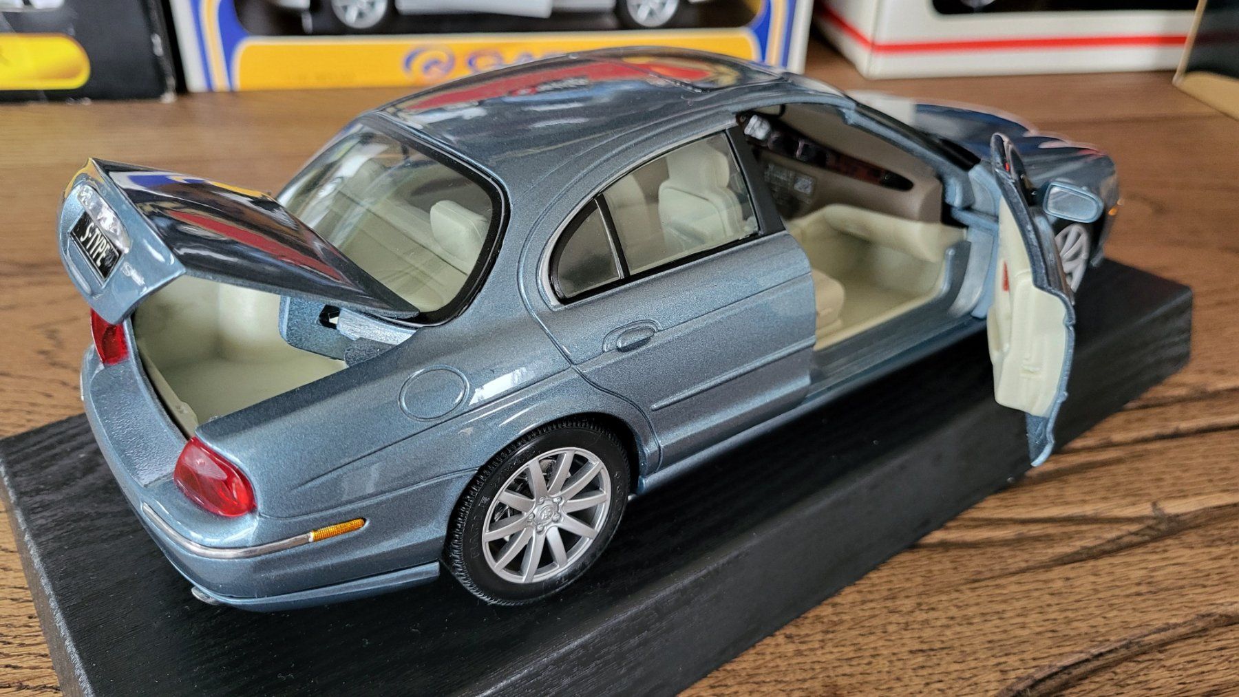 Maisto Voitures modèles: Jaguar S-Type 1999 1:18 Maisto – D'occasion à Rothrist par Juana5 4