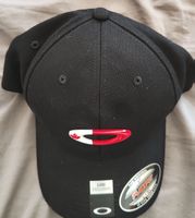 Oakley Cap schwarz mit Kanada Logo Grösse M/XL neuwertig
