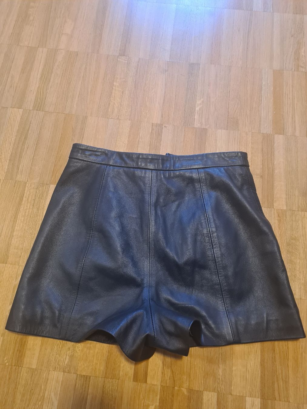 Pantaloni: Ledershorts Red Valentino Gr IT 40 – Usato da Kloten venduto da Kri23 4