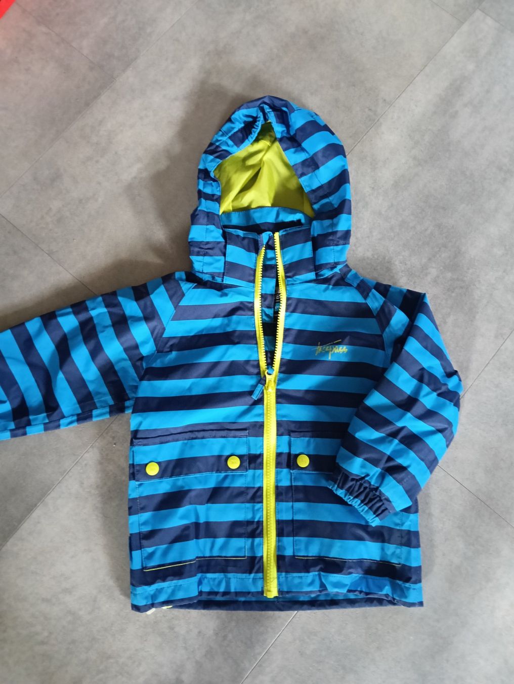 Jacken: Windjacke "TRESPASS" Gr. 92/98... – Gebraucht aus Uetendorf von Koh0