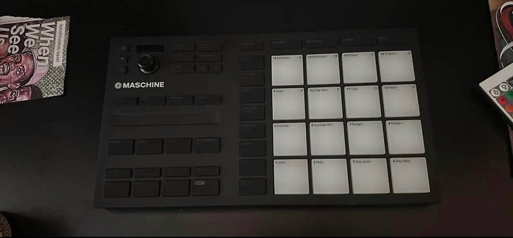 Strumenti musicali: NI Maschine Mikro Mk3 – Usato da Basel venduto da michael405