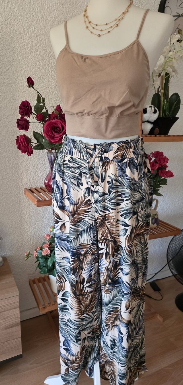 Pantaloni: Damen Hose Blumenmuster Grösse M  – Usato da Klingnau venduto da fairy.princess 3