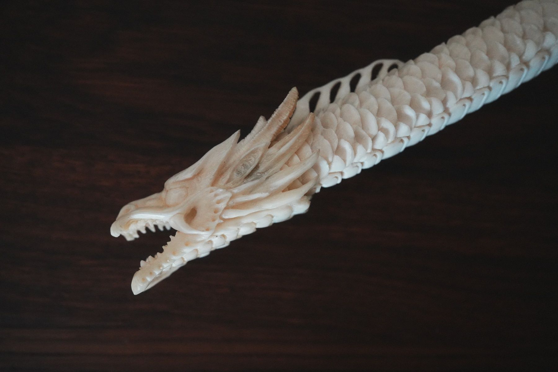Statuette: Geschnitzter Drache, Knochen/Horn, China, 26 cm – Usato da Volketswil venduto da HeredisAntiques 1