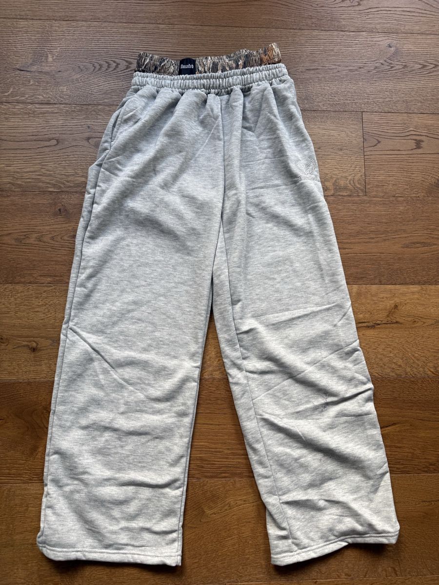 Pantaloni: Weite, graue Stoffhose, Grösse M – Nuovo e nell'imballaggio originale da Zufikon venduto da nic_wsy7