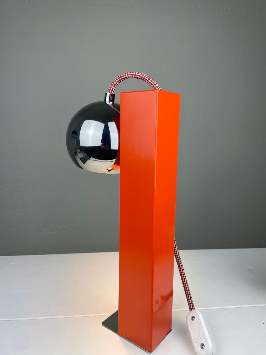 Lampade: Magnetic Eyeball Table Lamp – Usato da Genthod venduto da lightyear63 7