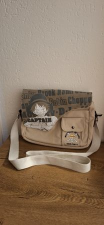 One Piece Umhängetasche Luffy Captain Beige